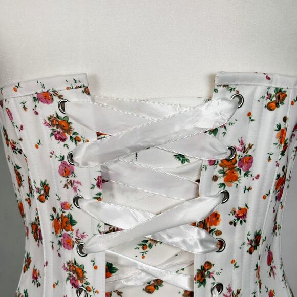 Corset Story Overbust Corset in White Floral Print | 6 - Picture 6 of 11